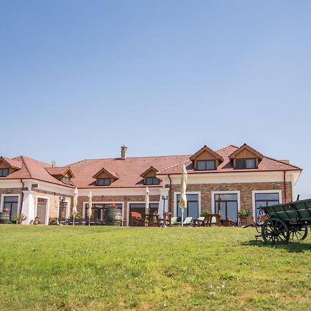 Отель St Peter Vini Svaty Peter Экстерьер фото