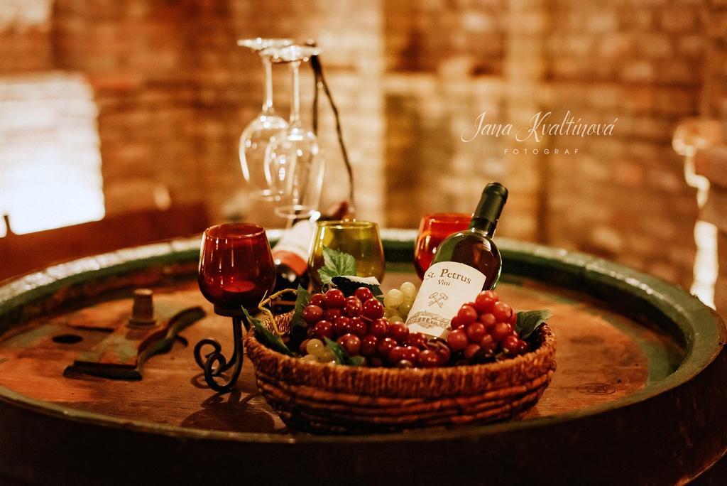 Отель St Peter Vini Svaty Peter Экстерьер фото