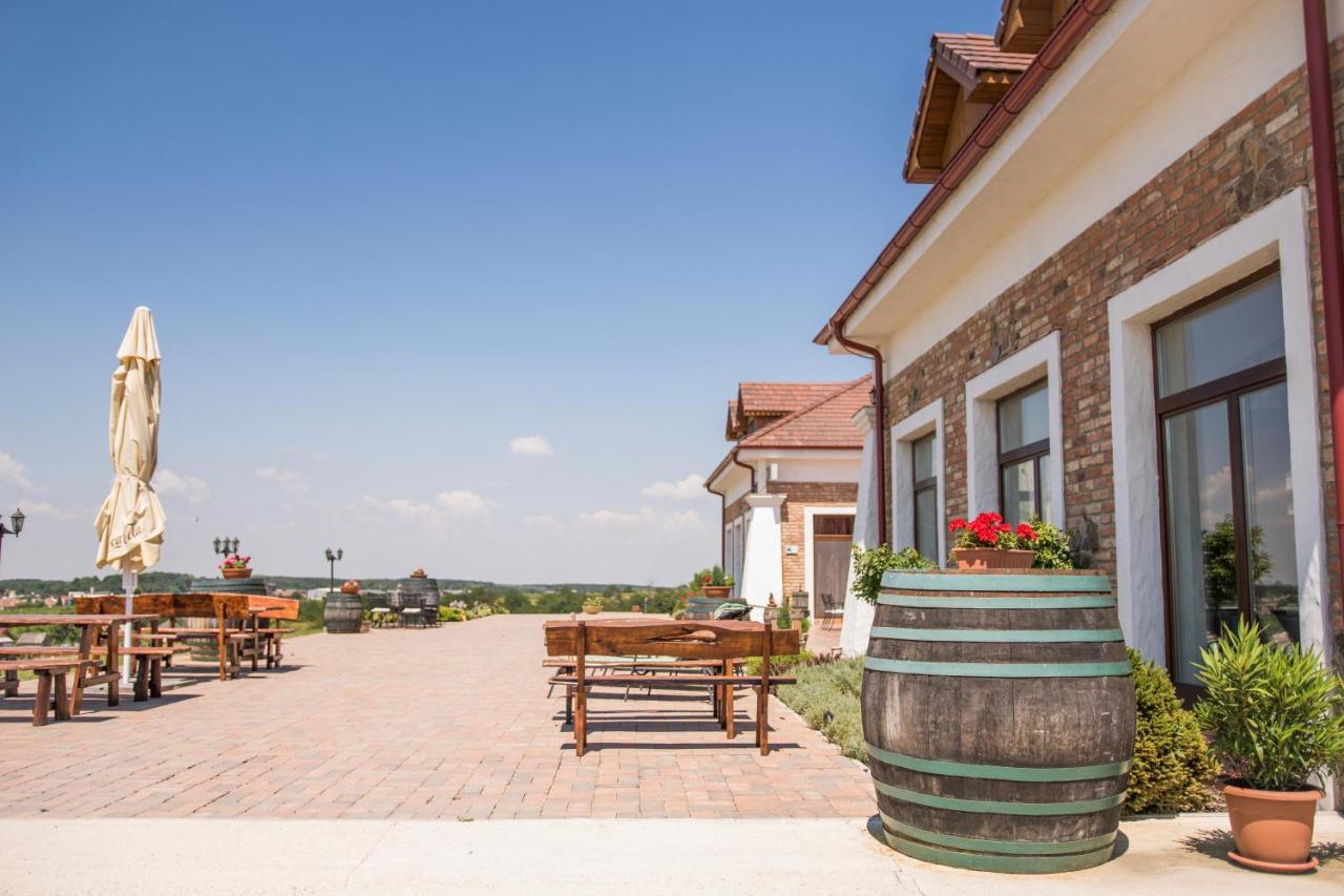 Отель St Peter Vini Svaty Peter Экстерьер фото